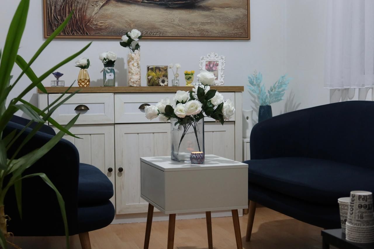 Trannit Stays, interior detail