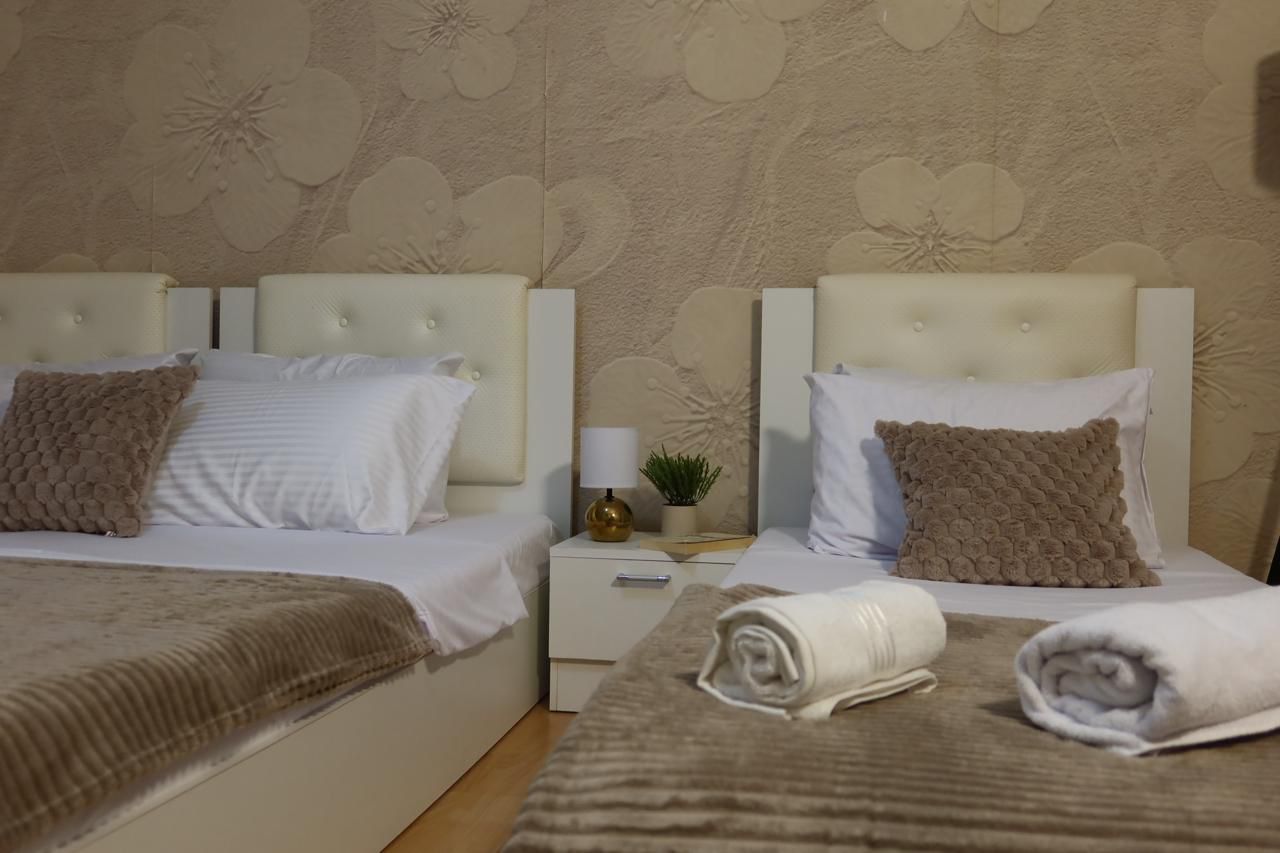 Triple Room, Photo 2