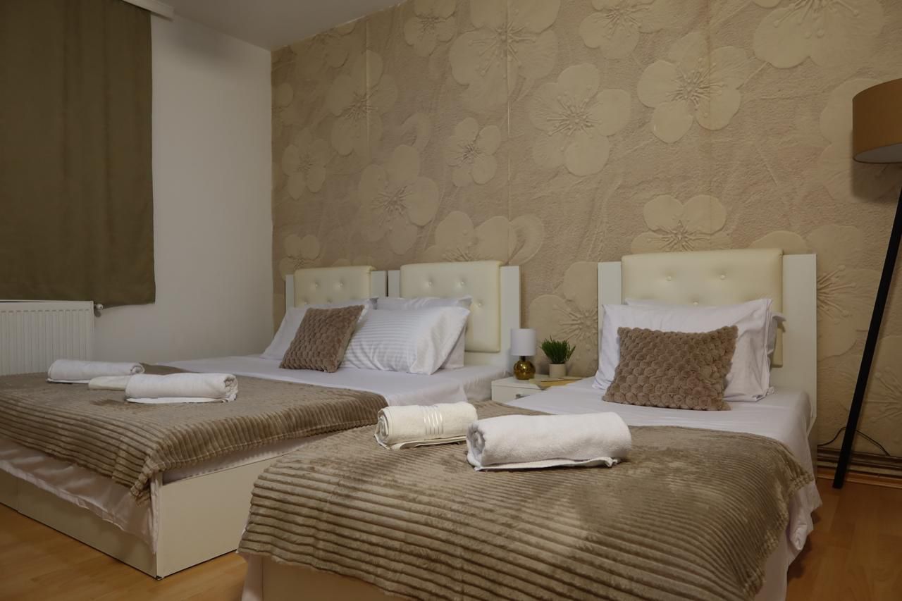 Triple Room, Photo 3